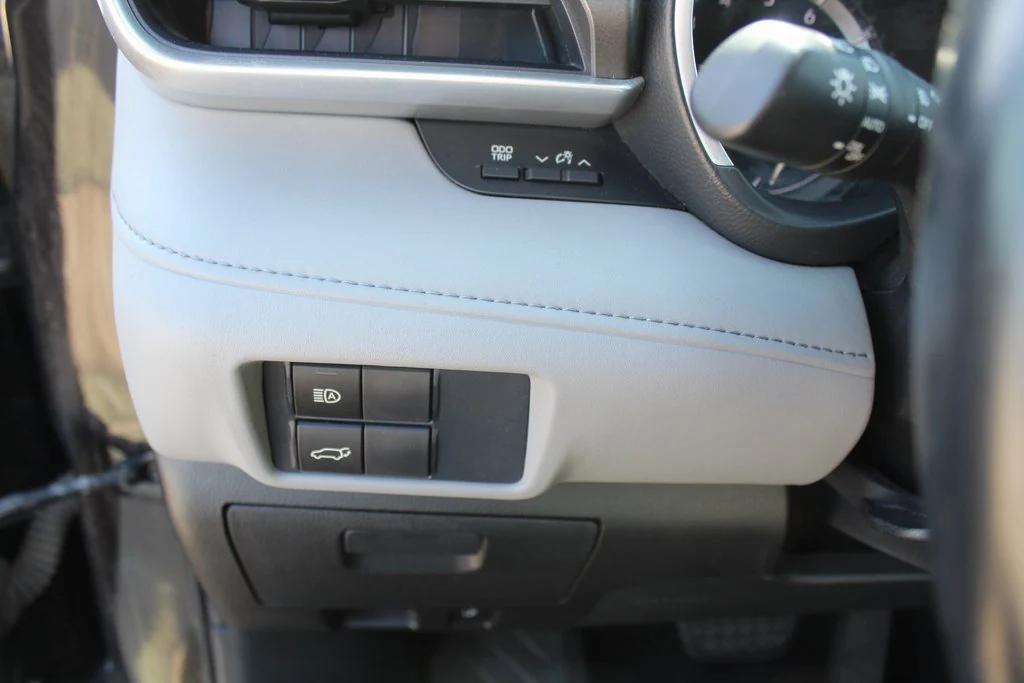 used 2021 Toyota Highlander car, priced at $28,595