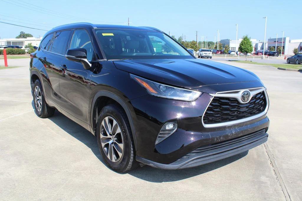 used 2021 Toyota Highlander car, priced at $28,595