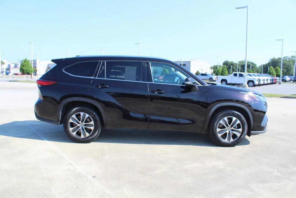used 2021 Toyota Highlander car, priced at $28,595