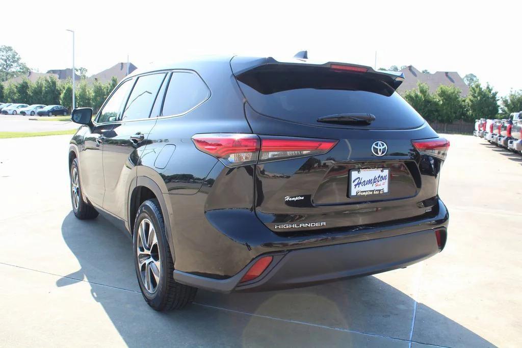 used 2021 Toyota Highlander car, priced at $28,595