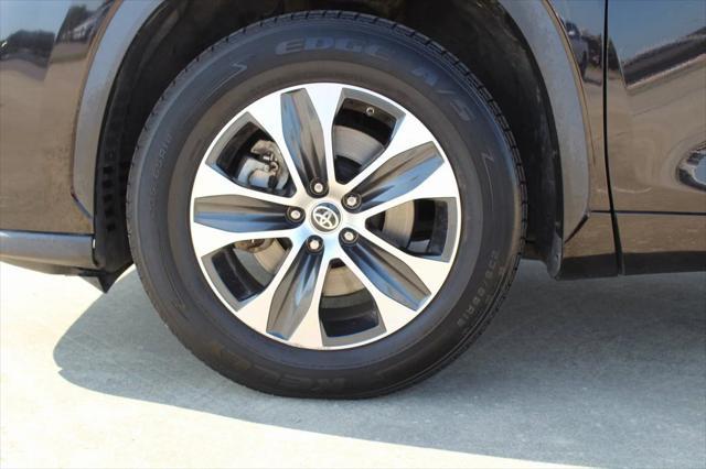 used 2021 Toyota Highlander car, priced at $30,995