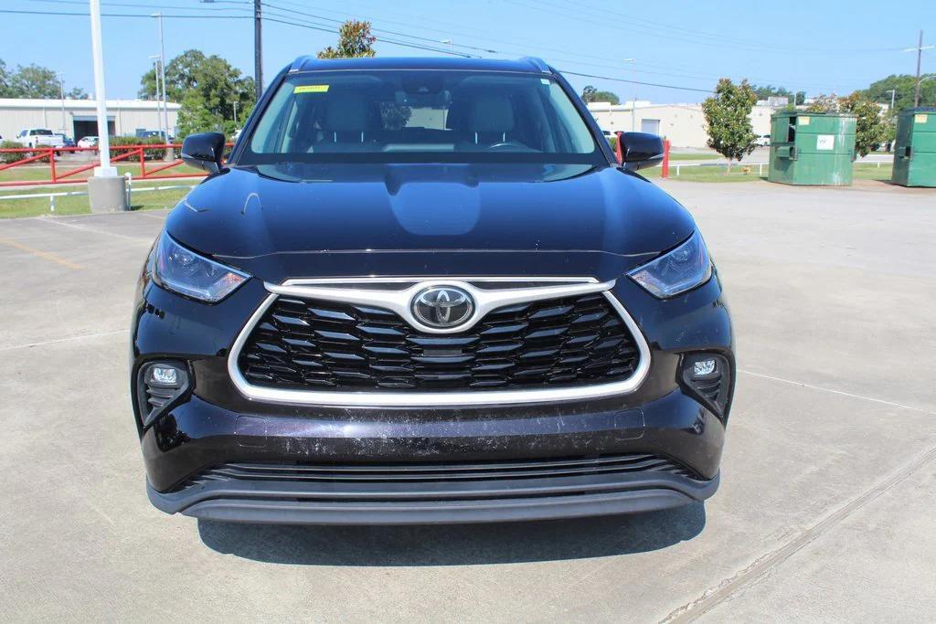 used 2021 Toyota Highlander car, priced at $28,595