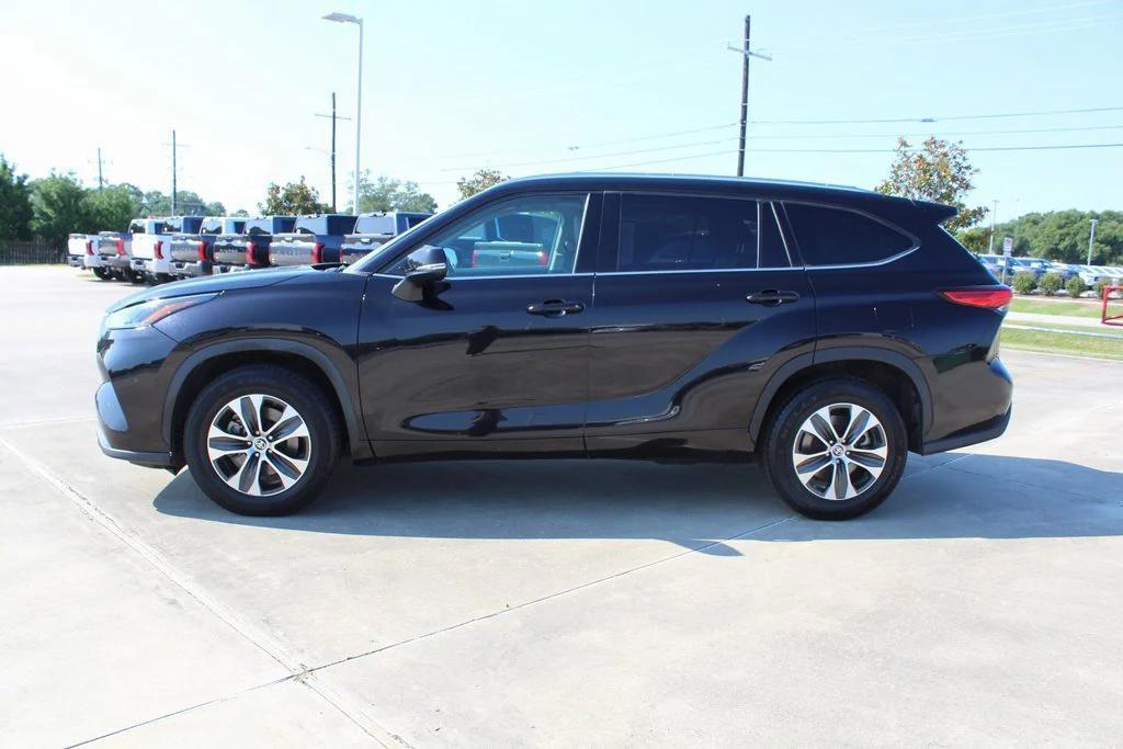 used 2021 Toyota Highlander car, priced at $28,595
