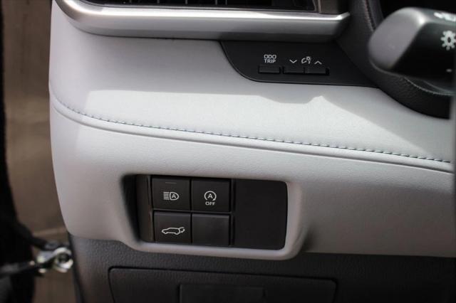 used 2023 Toyota Highlander car, priced at $31,999