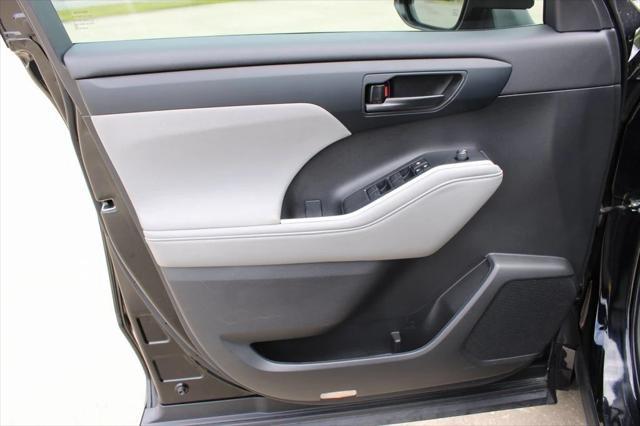 used 2023 Toyota Highlander car, priced at $31,999