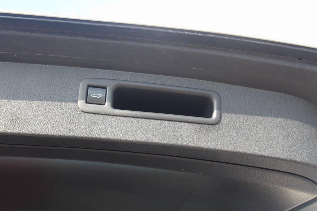 used 2022 Toyota Highlander car, priced at $27,900