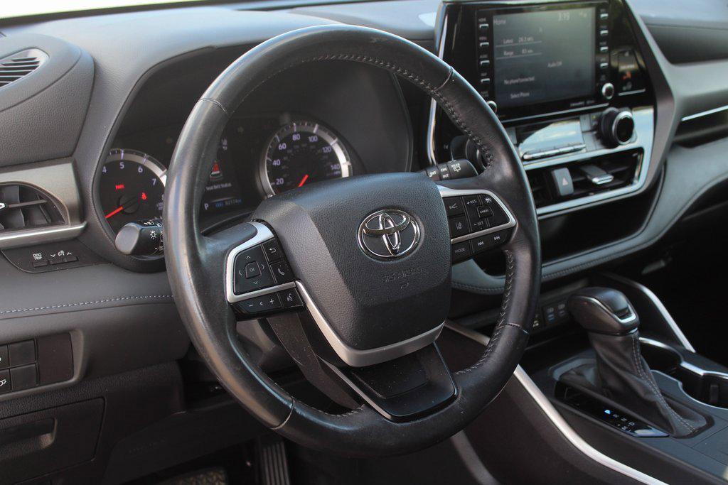 used 2022 Toyota Highlander car, priced at $27,900