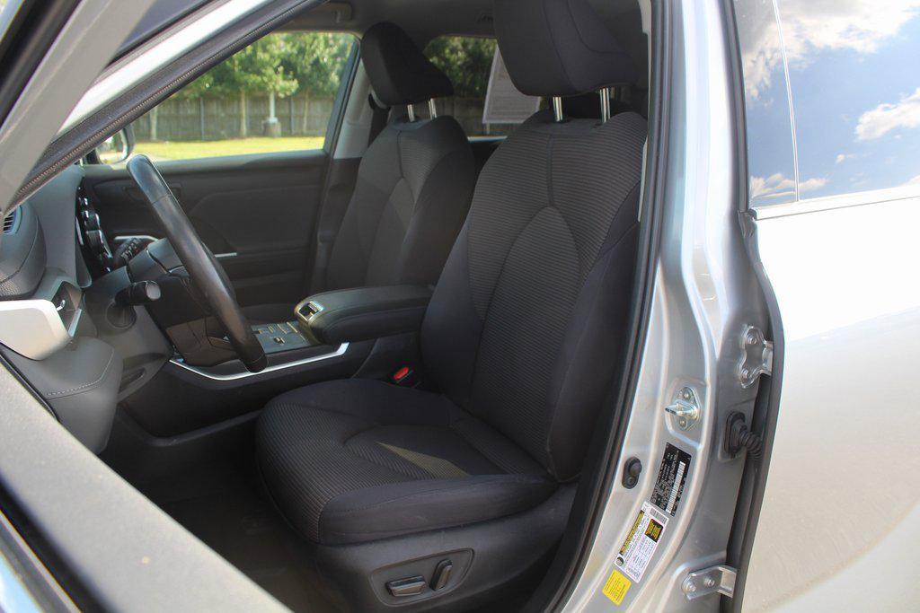 used 2022 Toyota Highlander car, priced at $27,900
