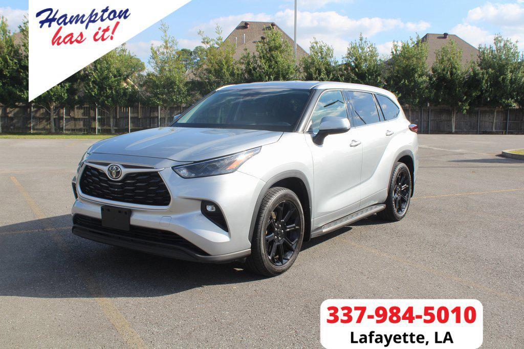 used 2022 Toyota Highlander car, priced at $27,900