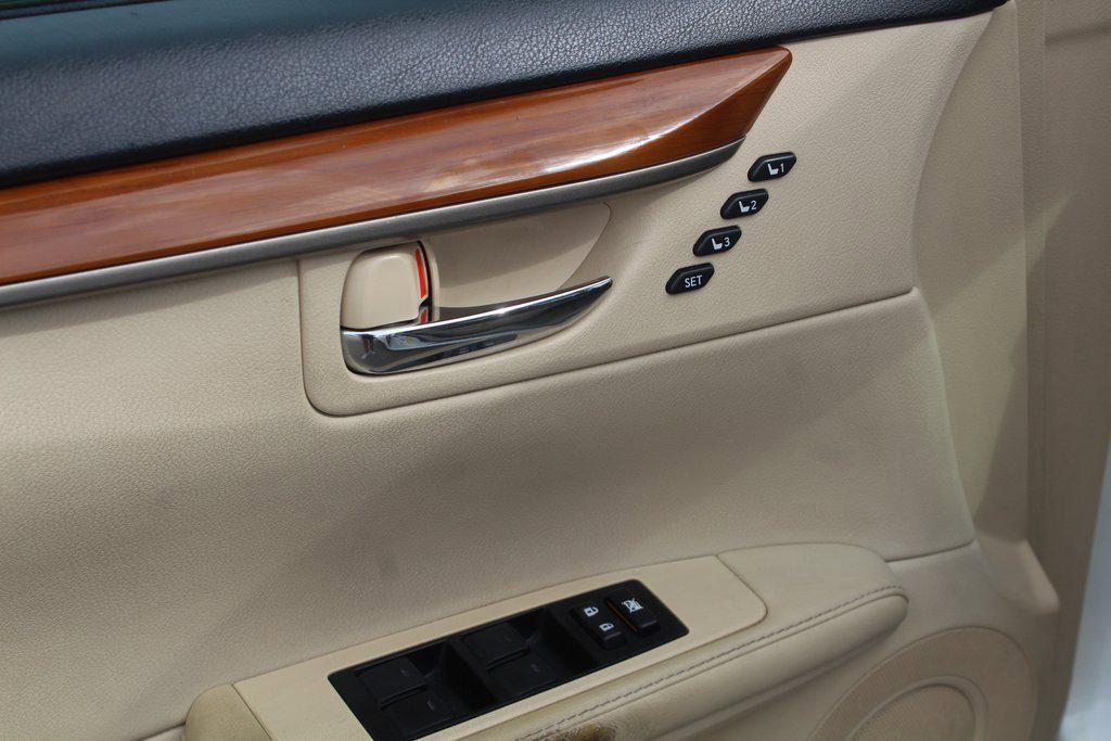 used 2013 Lexus ES 300h car, priced at $7,999