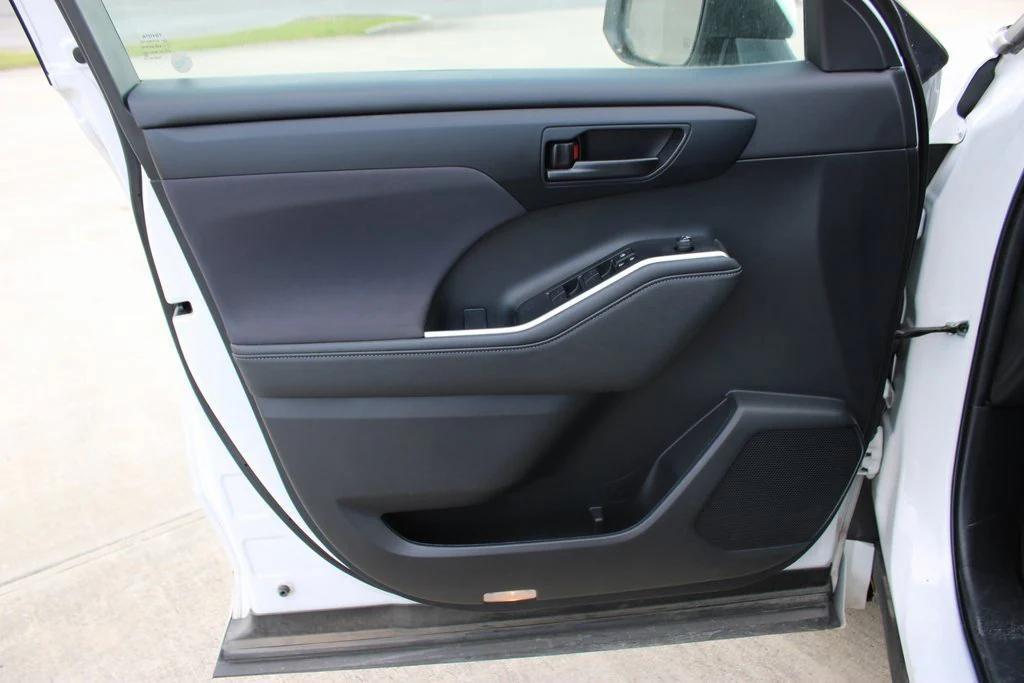 used 2023 Toyota Highlander car, priced at $31,295