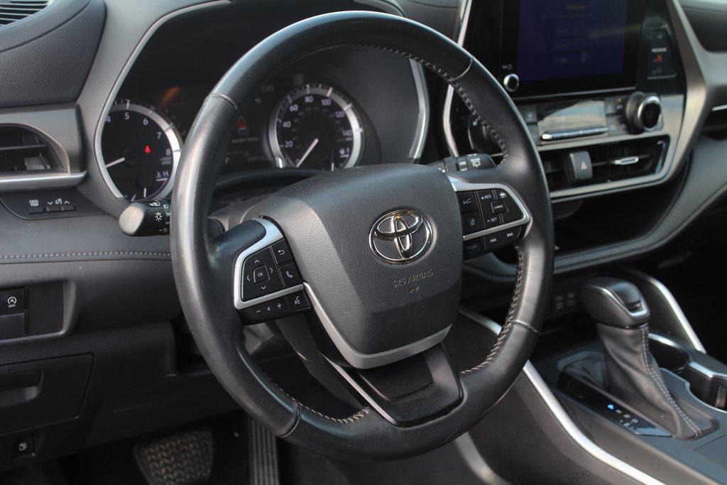 used 2023 Toyota Highlander car, priced at $36,000