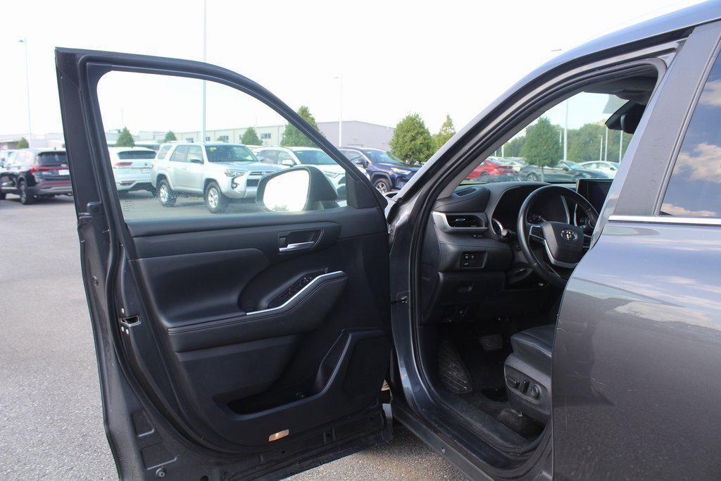 used 2023 Toyota Highlander car, priced at $36,000