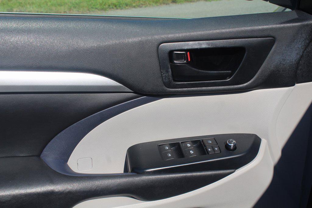 used 2017 Toyota Highlander car, priced at $18,995