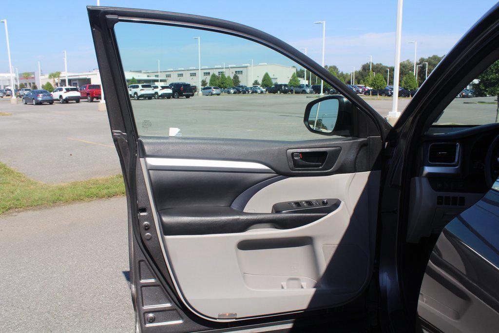 used 2017 Toyota Highlander car, priced at $18,995