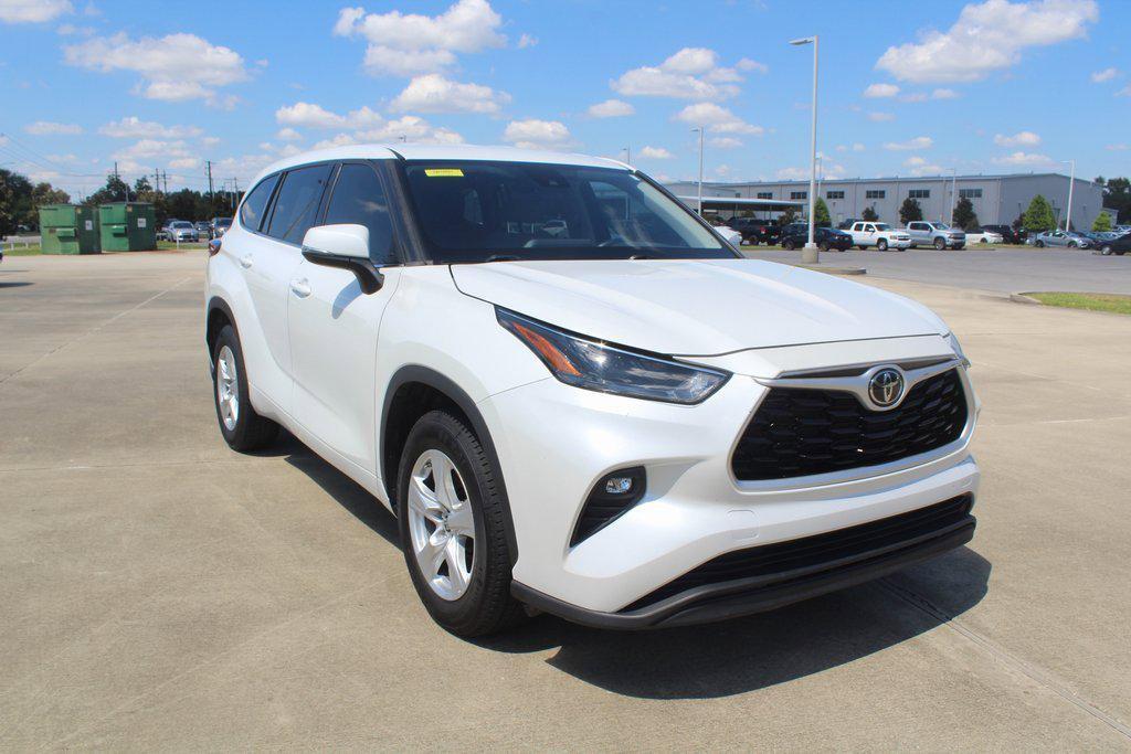 used 2022 Toyota Highlander car, priced at $27,995
