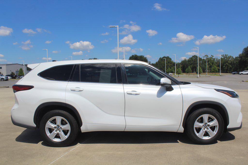 used 2022 Toyota Highlander car, priced at $27,995