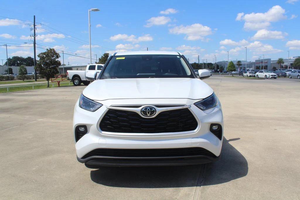 used 2022 Toyota Highlander car, priced at $27,995
