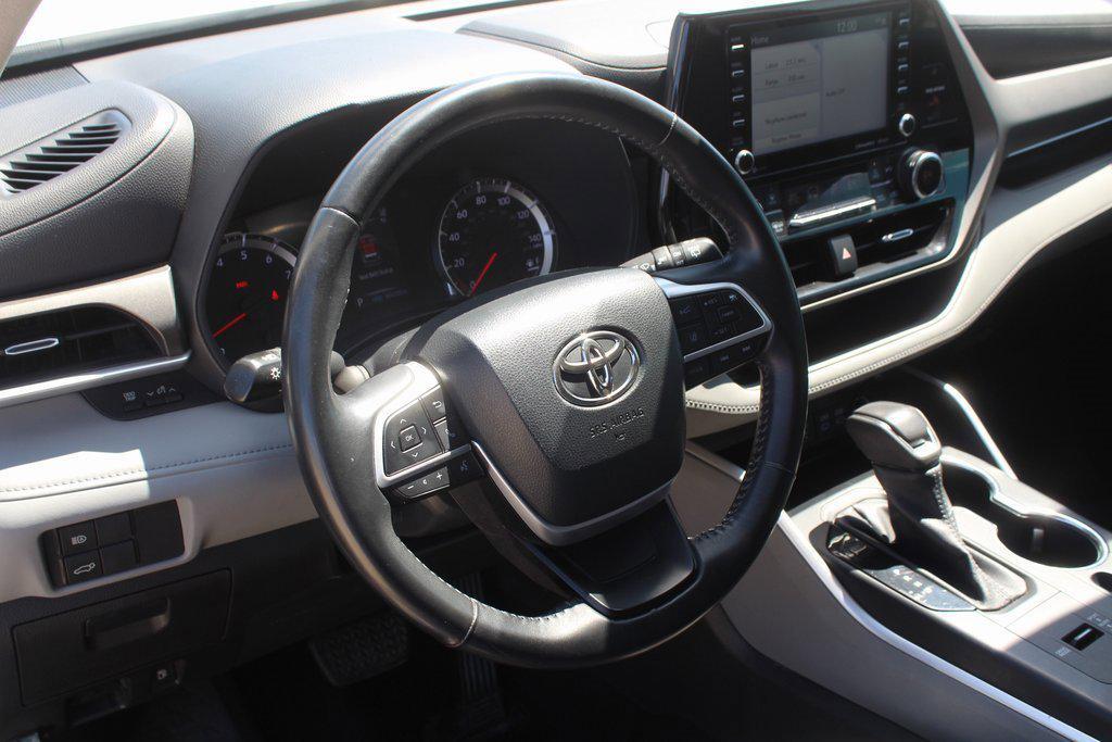 used 2022 Toyota Highlander car, priced at $27,995