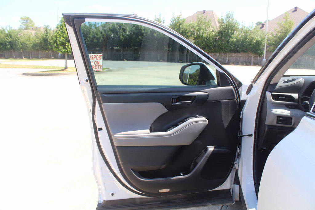 used 2022 Toyota Highlander car, priced at $27,995