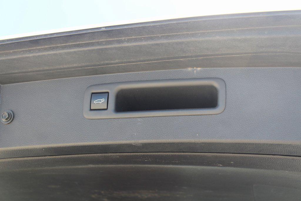 used 2022 Toyota Highlander car, priced at $27,995