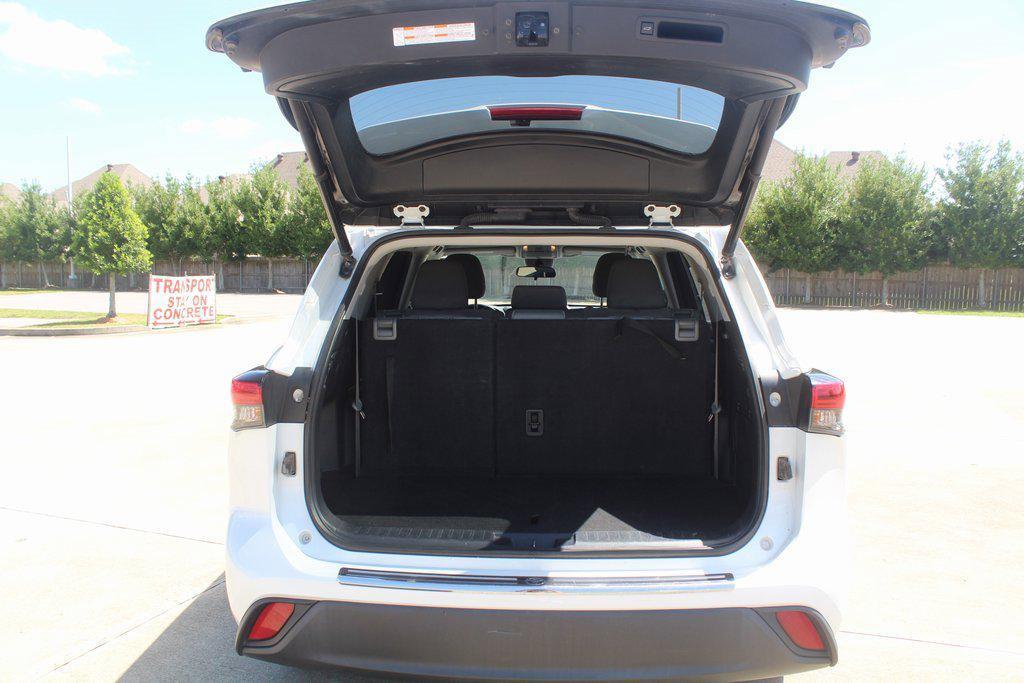 used 2022 Toyota Highlander car, priced at $27,995