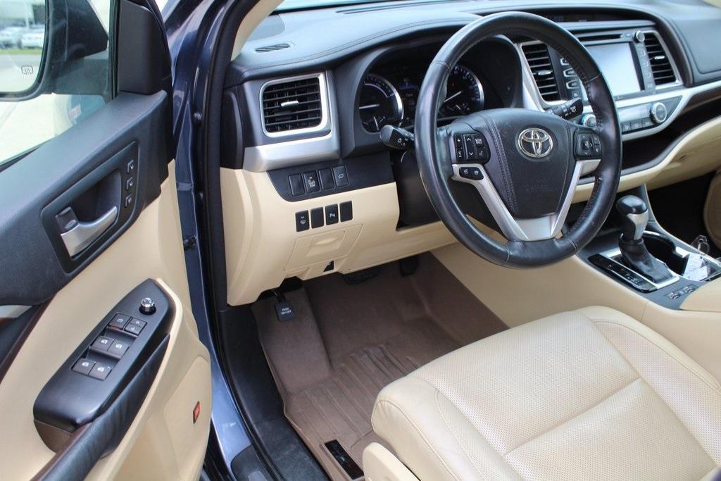 used 2015 Toyota Highlander Hybrid car, priced at $24,400