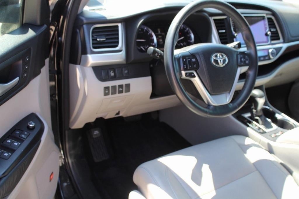 used 2015 Toyota Highlander car, priced at $19,200