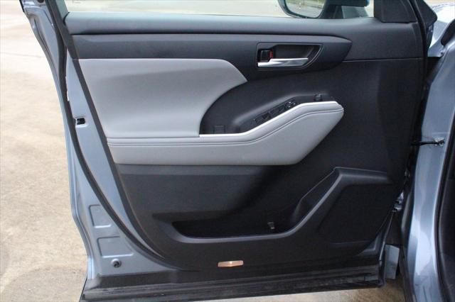 used 2023 Toyota Highlander car, priced at $34,995