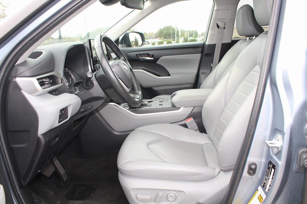 used 2023 Toyota Highlander car, priced at $38,000