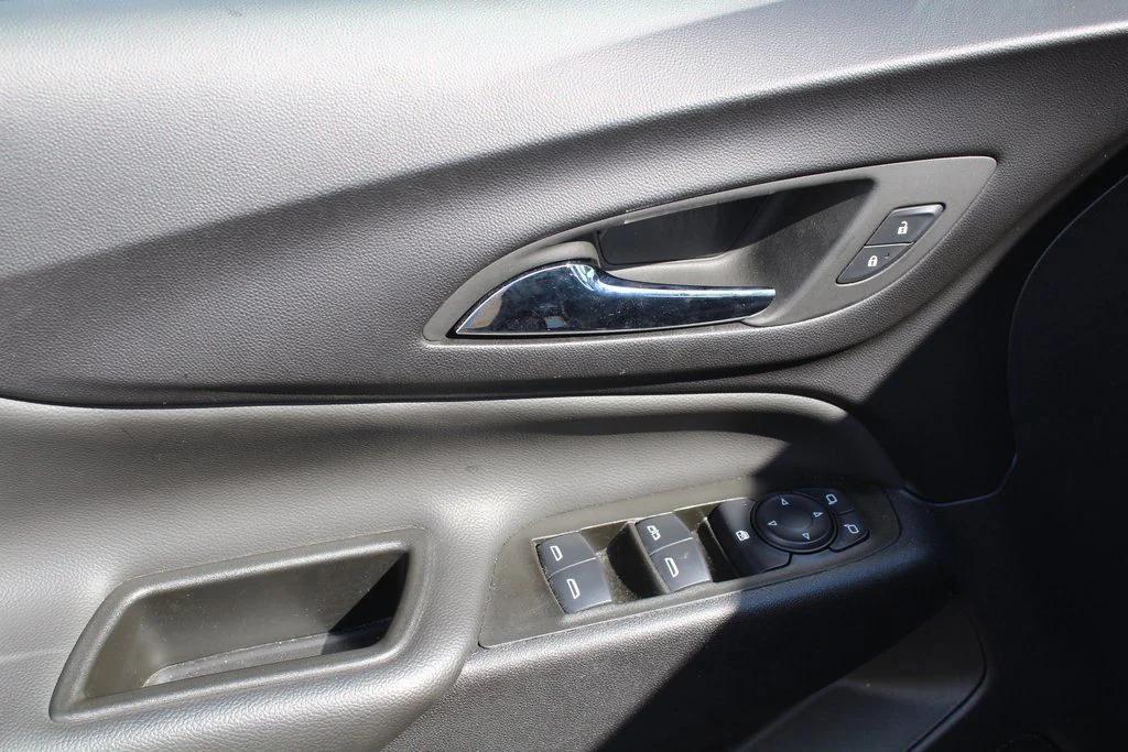 used 2024 Chevrolet Equinox car, priced at $22,995