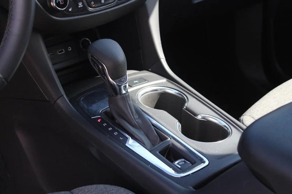 used 2024 Chevrolet Equinox car, priced at $22,995