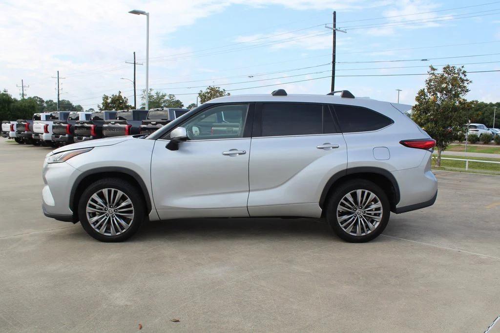 used 2021 Toyota Highlander car, priced at $25,995