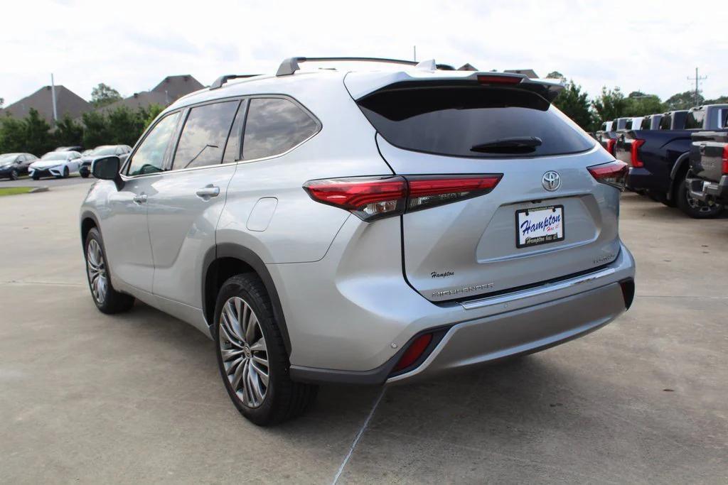 used 2021 Toyota Highlander car, priced at $25,995
