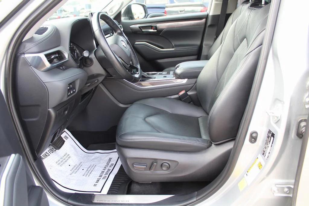 used 2021 Toyota Highlander car, priced at $25,995