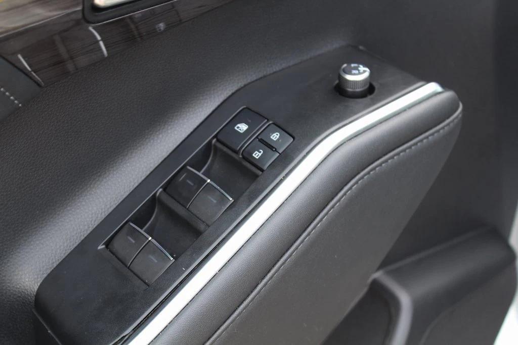 used 2021 Toyota Highlander car, priced at $25,995