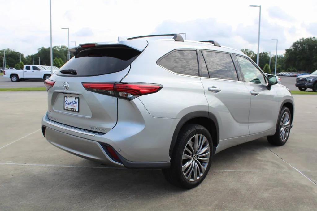 used 2021 Toyota Highlander car, priced at $25,995