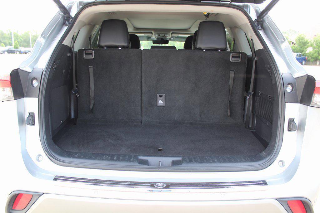 used 2021 Toyota Highlander car, priced at $25,995