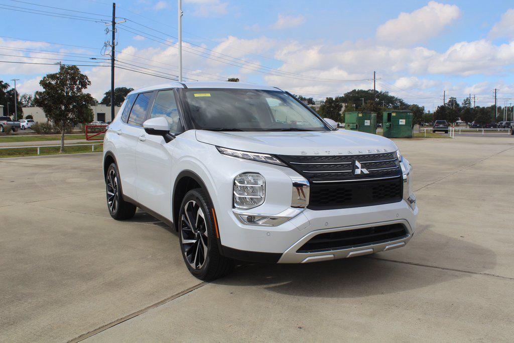 used 2024 Mitsubishi Outlander car, priced at $25,999