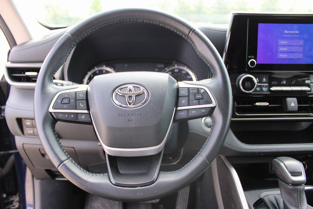 used 2023 Toyota Highlander car, priced at $30,995