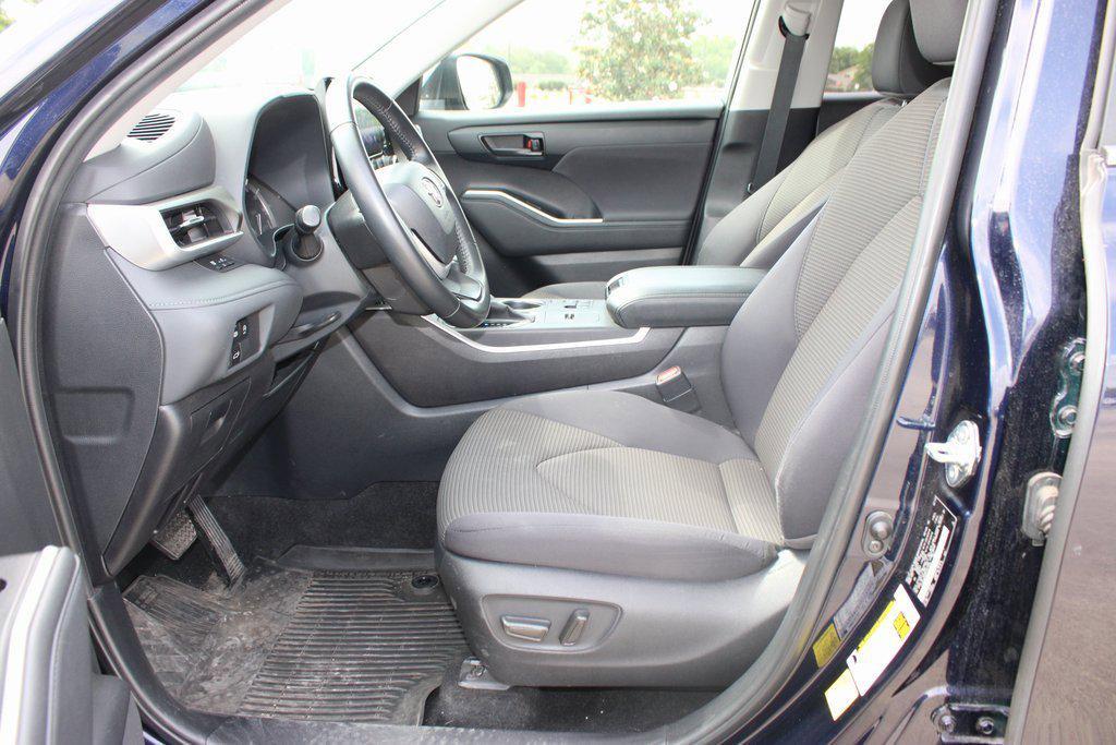 used 2023 Toyota Highlander car, priced at $30,995