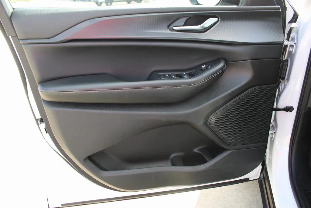 used 2023 Jeep Grand Cherokee car, priced at $27,795