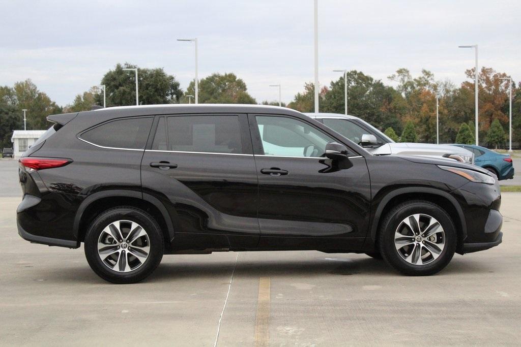 used 2022 Toyota Highlander car, priced at $33,995