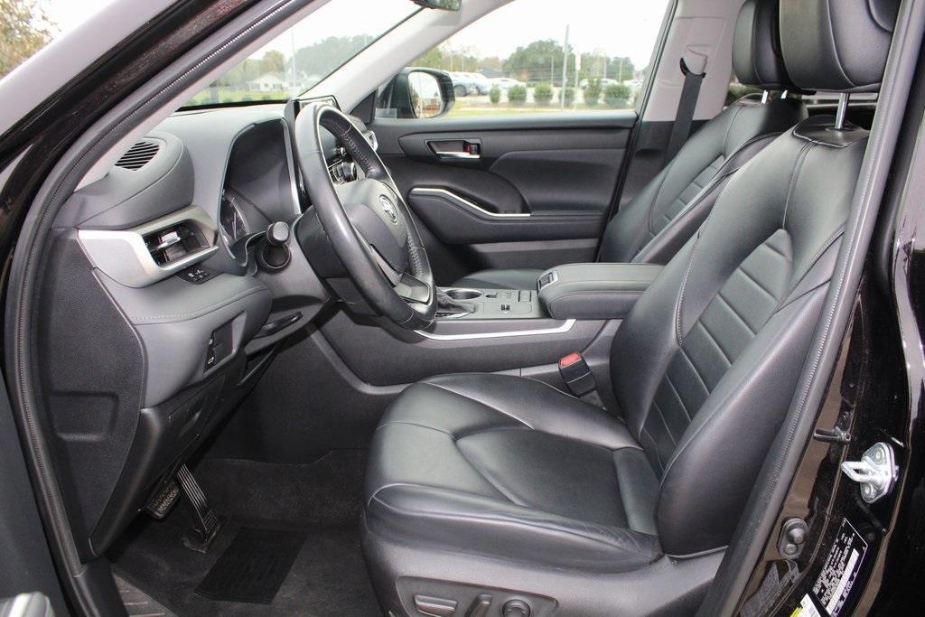 used 2022 Toyota Highlander car, priced at $35,775