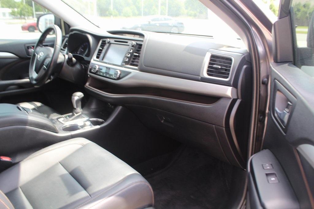 used 2019 Toyota Highlander car, priced at $28,255