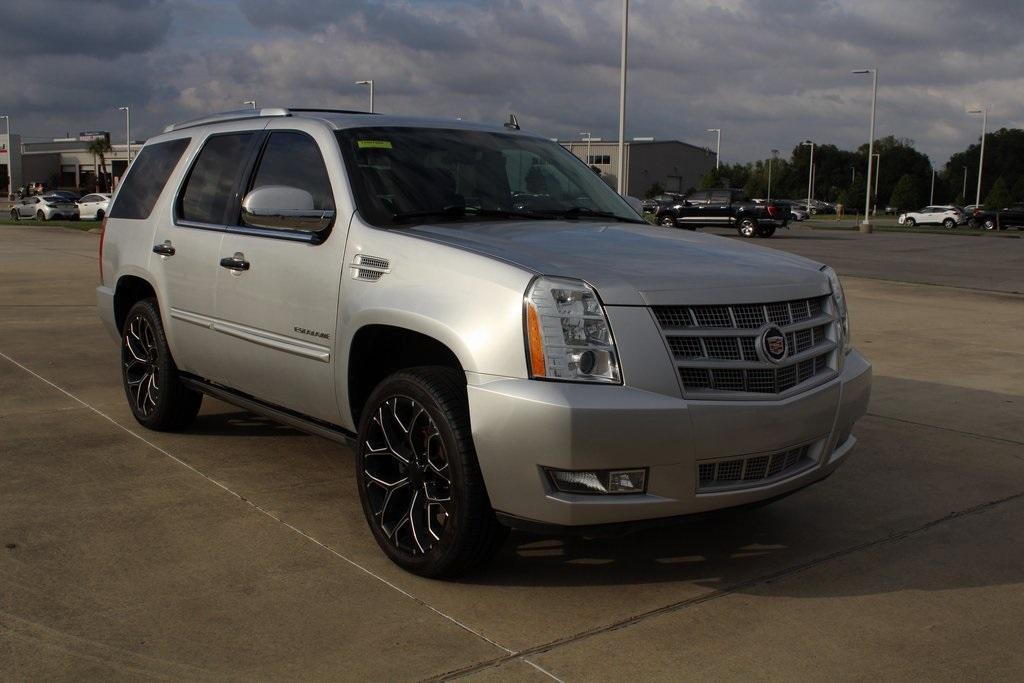 used 2014 Cadillac Escalade car, priced at $17,599