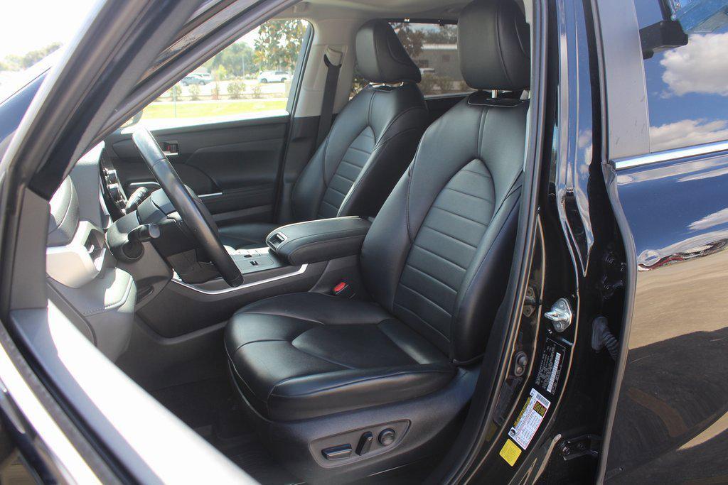 used 2023 Toyota Highlander car, priced at $35,495