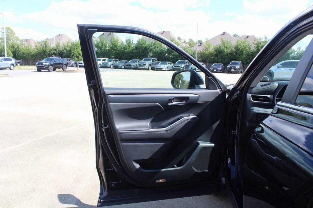 used 2023 Toyota Highlander car, priced at $35,495