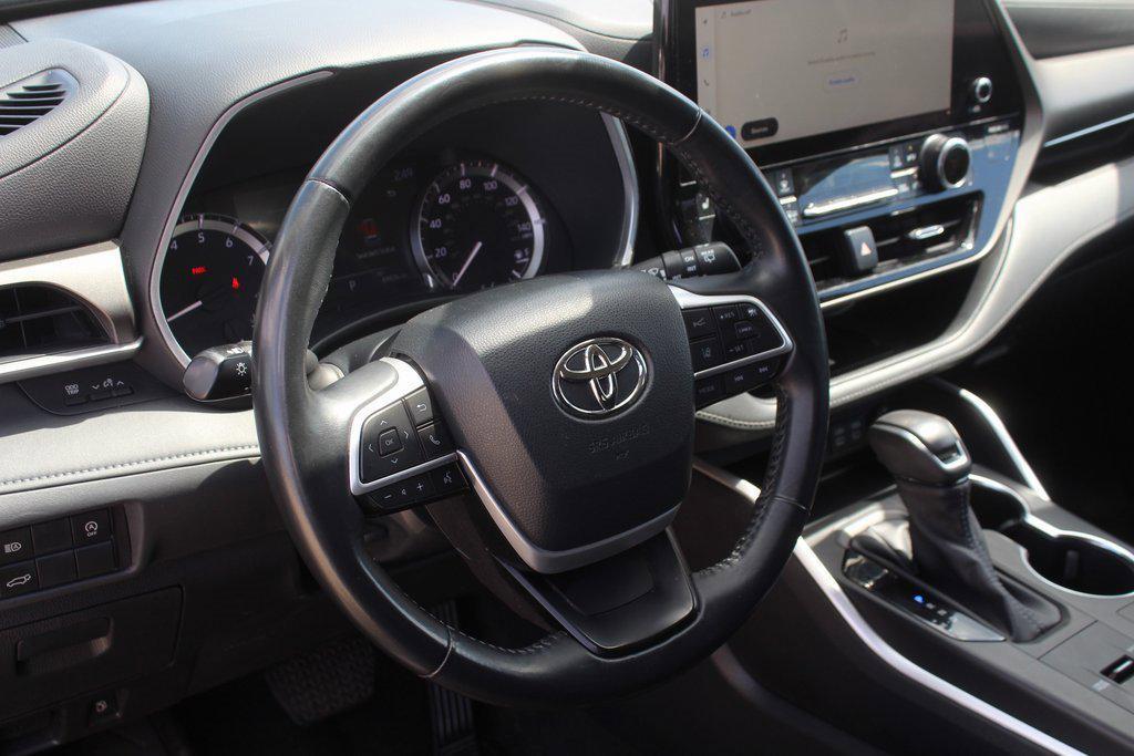 used 2023 Toyota Highlander car, priced at $37,995