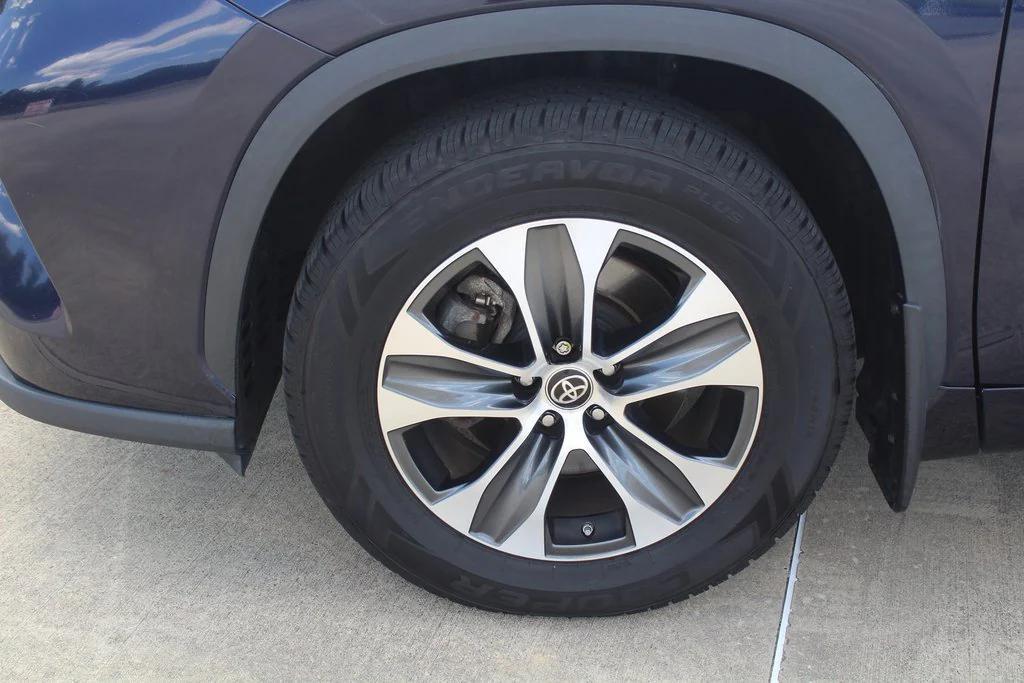 used 2023 Toyota Highlander car, priced at $37,995